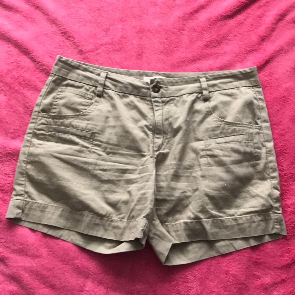 Levi’s khaki shorts